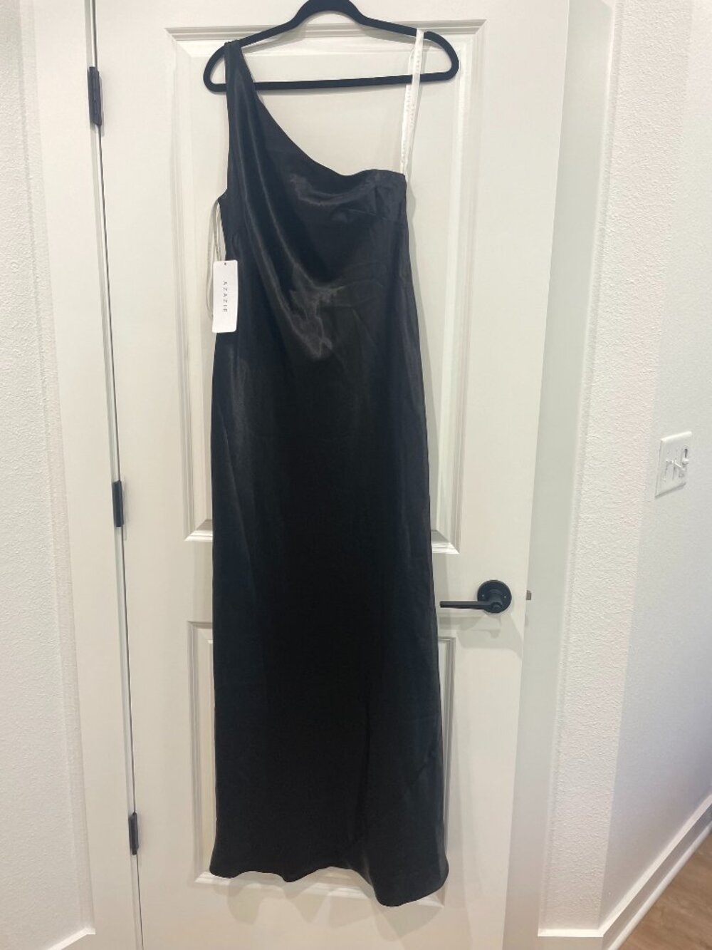 NWT Azazie Capri Black Satin One-Shoulder Gown Sz A10 Old Money Formal